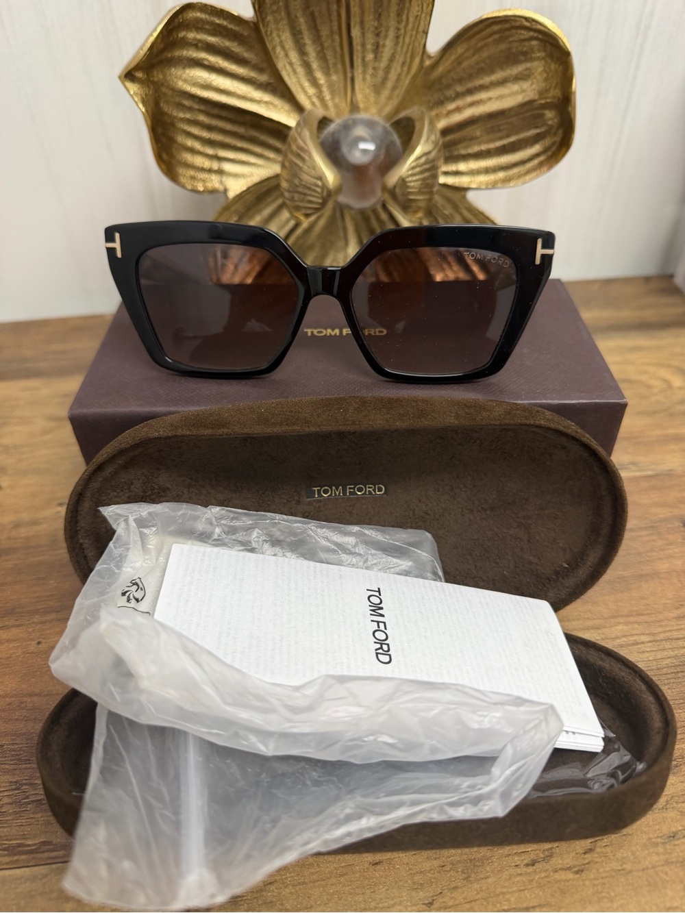 Tom Ford Black Square Gradient Women's Sunglasses with Gold Accents - Picture 2 of 14